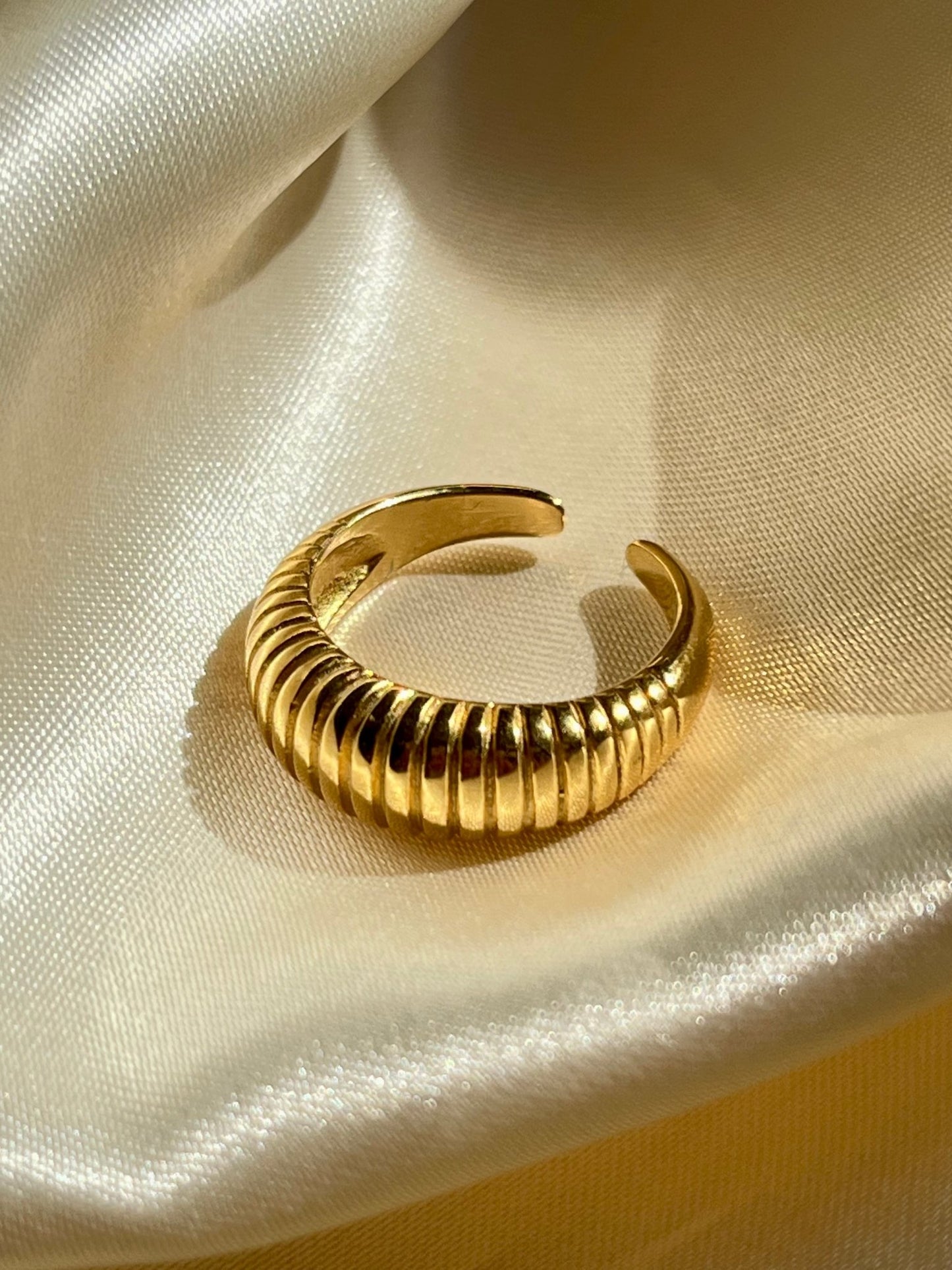Crescent Ring - blunt cases