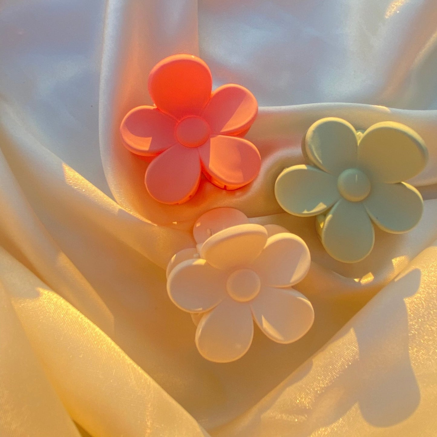 Daisy Hair Clip - blunt cases