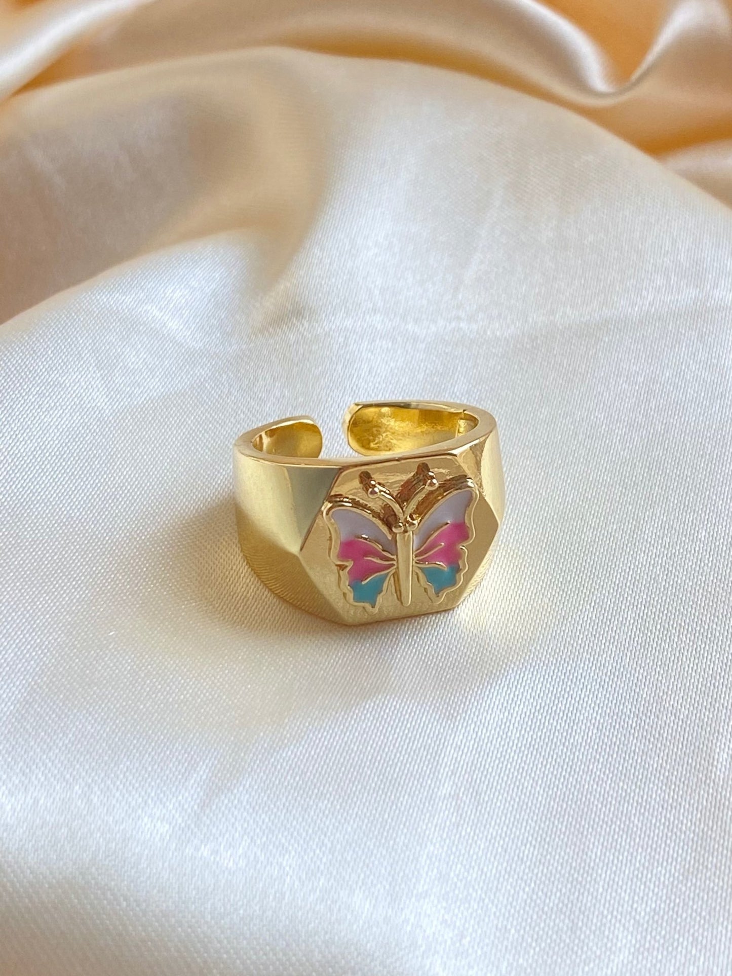 Pink Flutter Ring - blunt cases