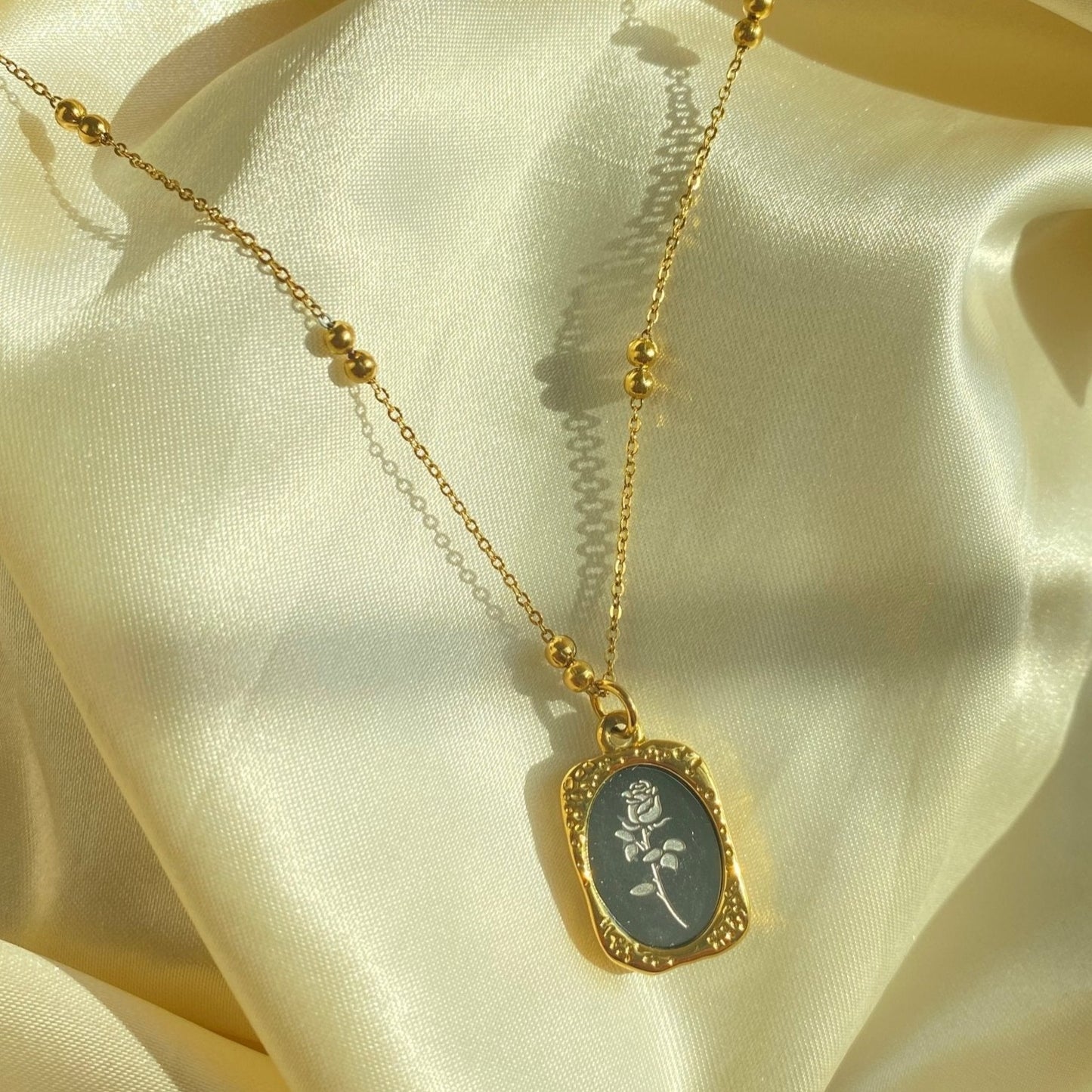 Rose Pendant Necklace - blunt cases
