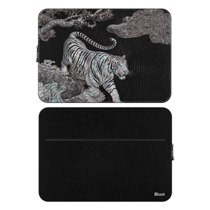 MacBook_Branded_13inch_9