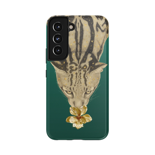 Reina Samsung Case: a detailed feline head with golden accents against a rich green background