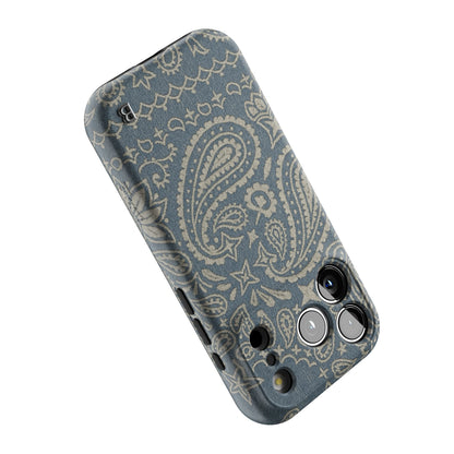 men-bandana-statement-iphone-case-Iphone_18_Pro_5.jpg