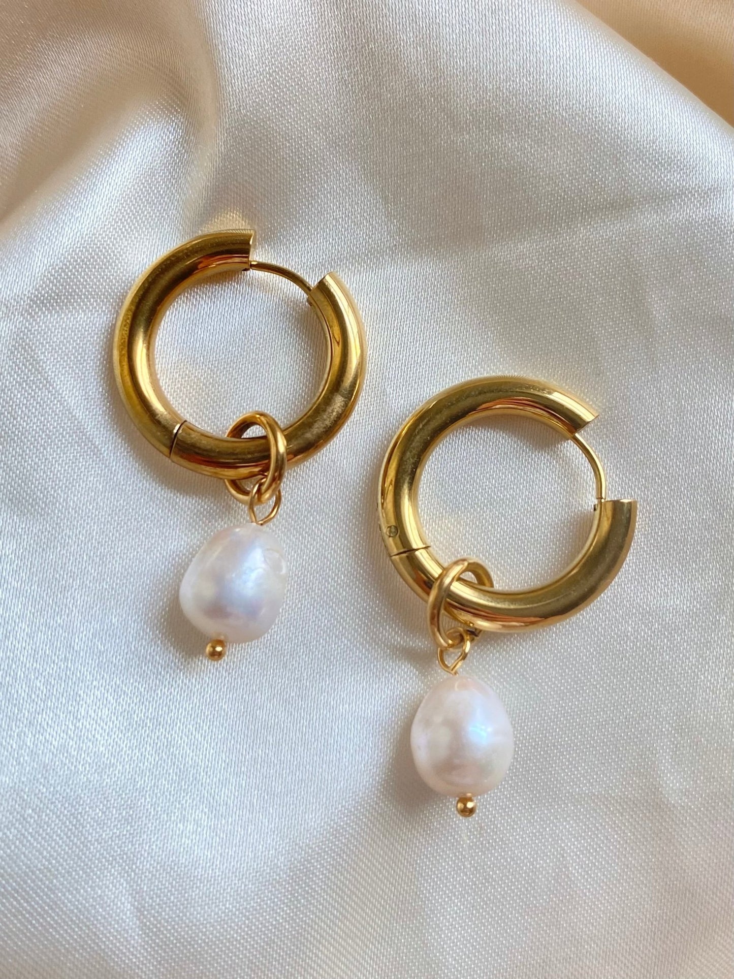 Pearly Earrings - blunt cases
